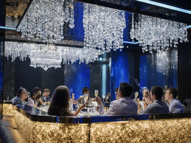 Top 10 Night Clubs in Dubai That Turn Gold
