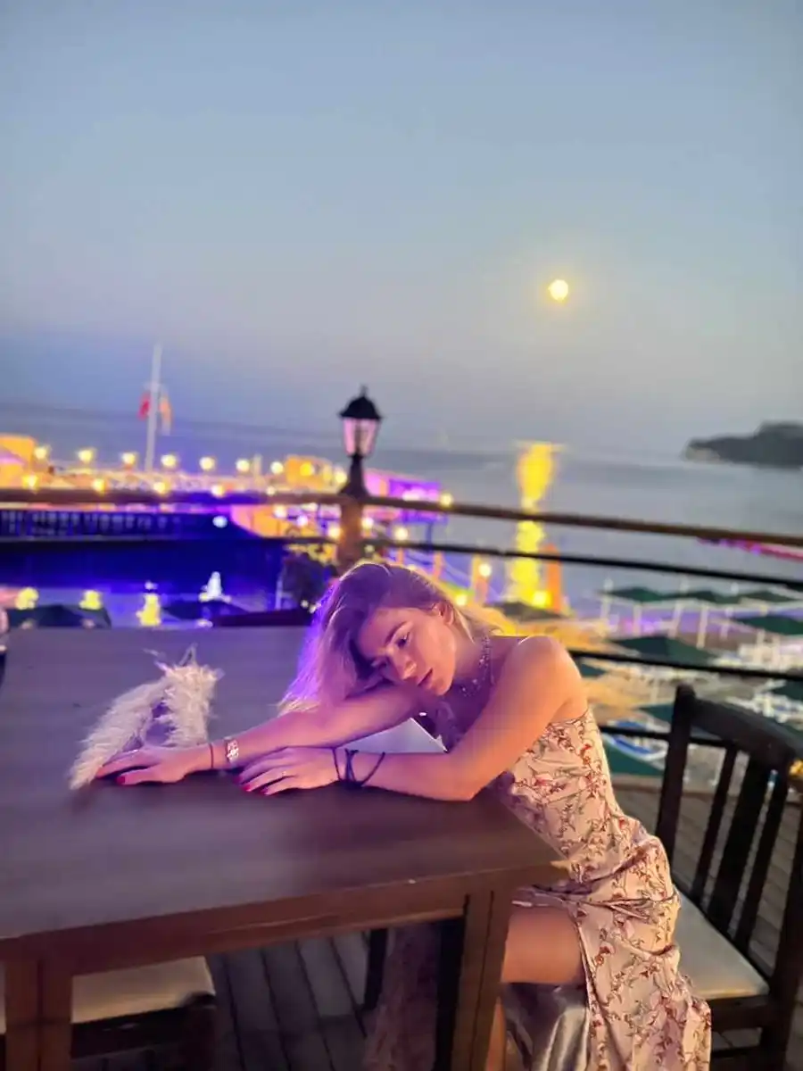 Апина эскорт в городе Дубай