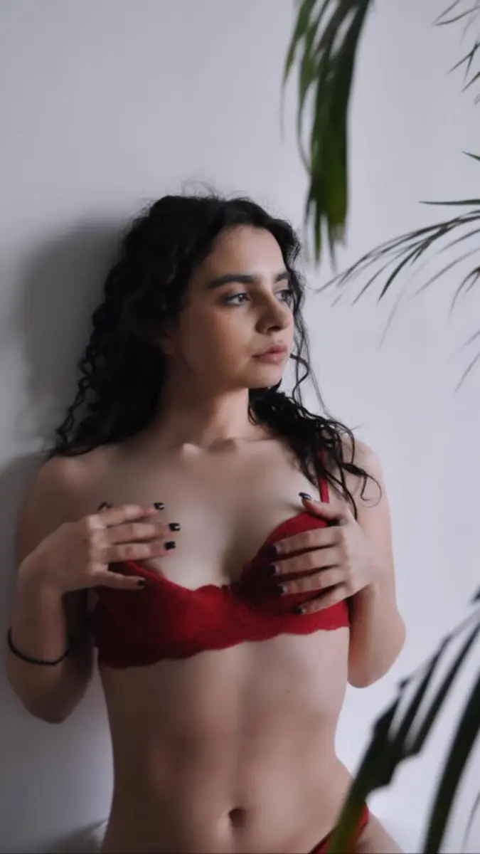 Carolina escort in Dubai