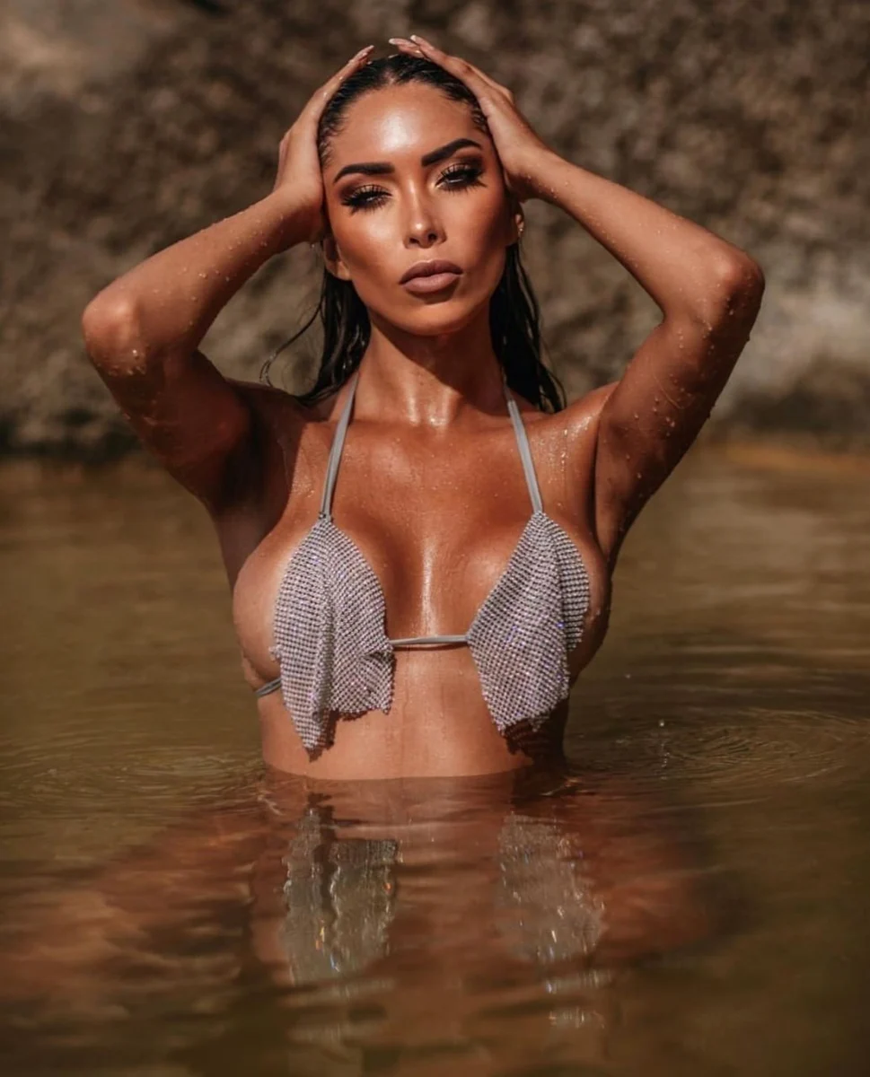 Gina escort à Dubaï