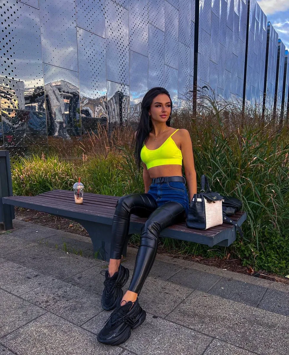 Isabel escort à Dubaï