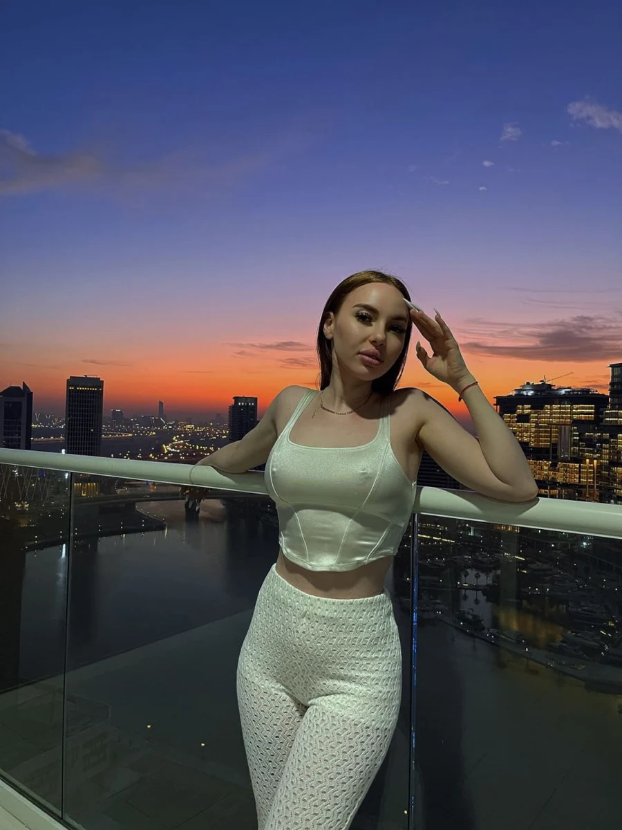 朱莉安娜 迪拜的应召女郎