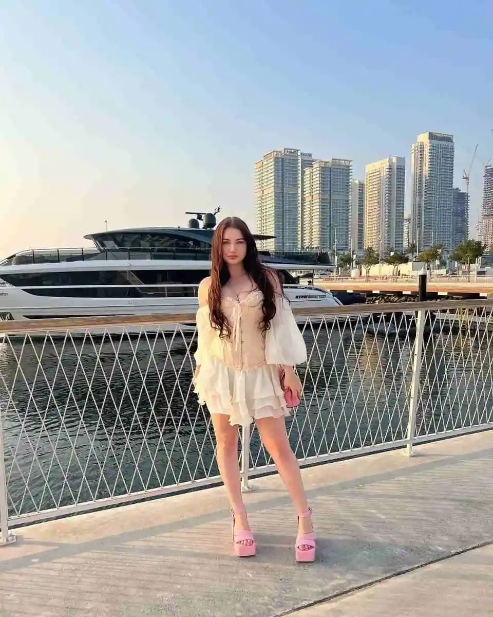 Kamila escort in Dubai