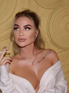 Kasandra escort a Dubai