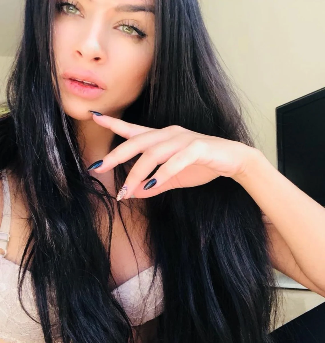 Lana escort in Dubai