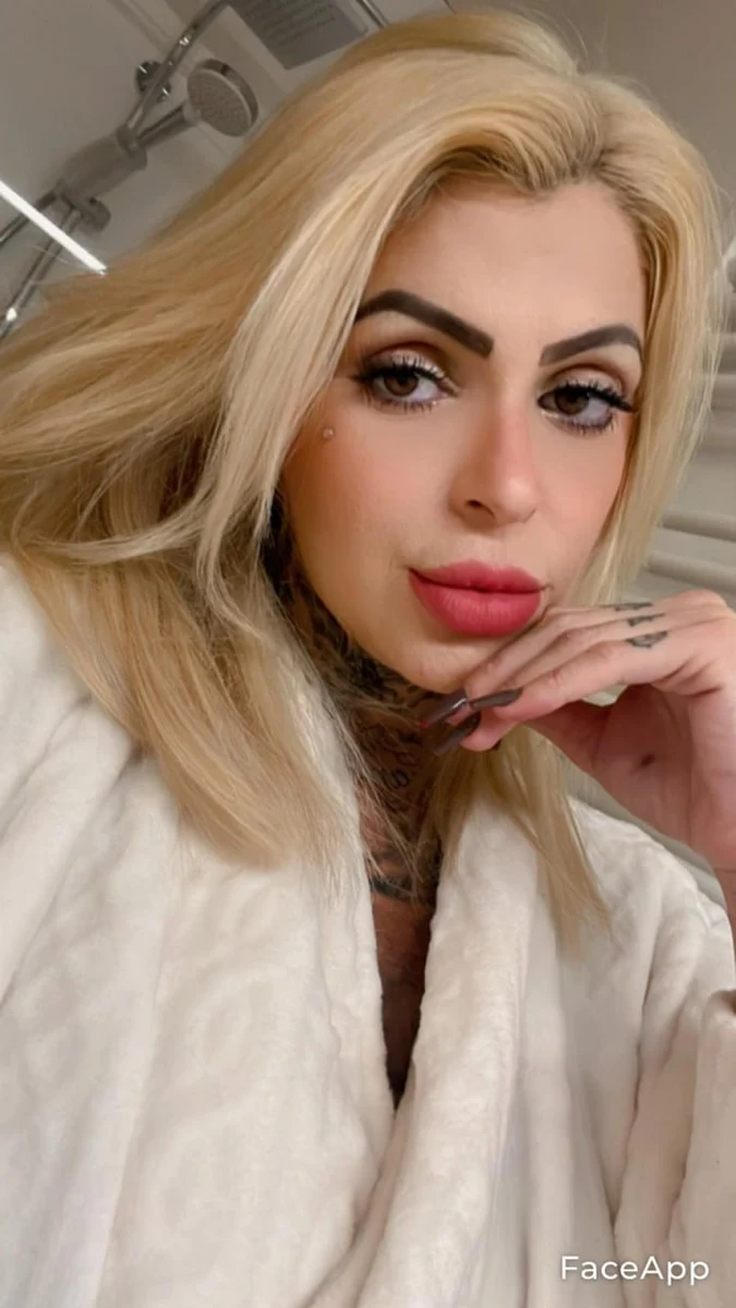 Leona escort in Dubai