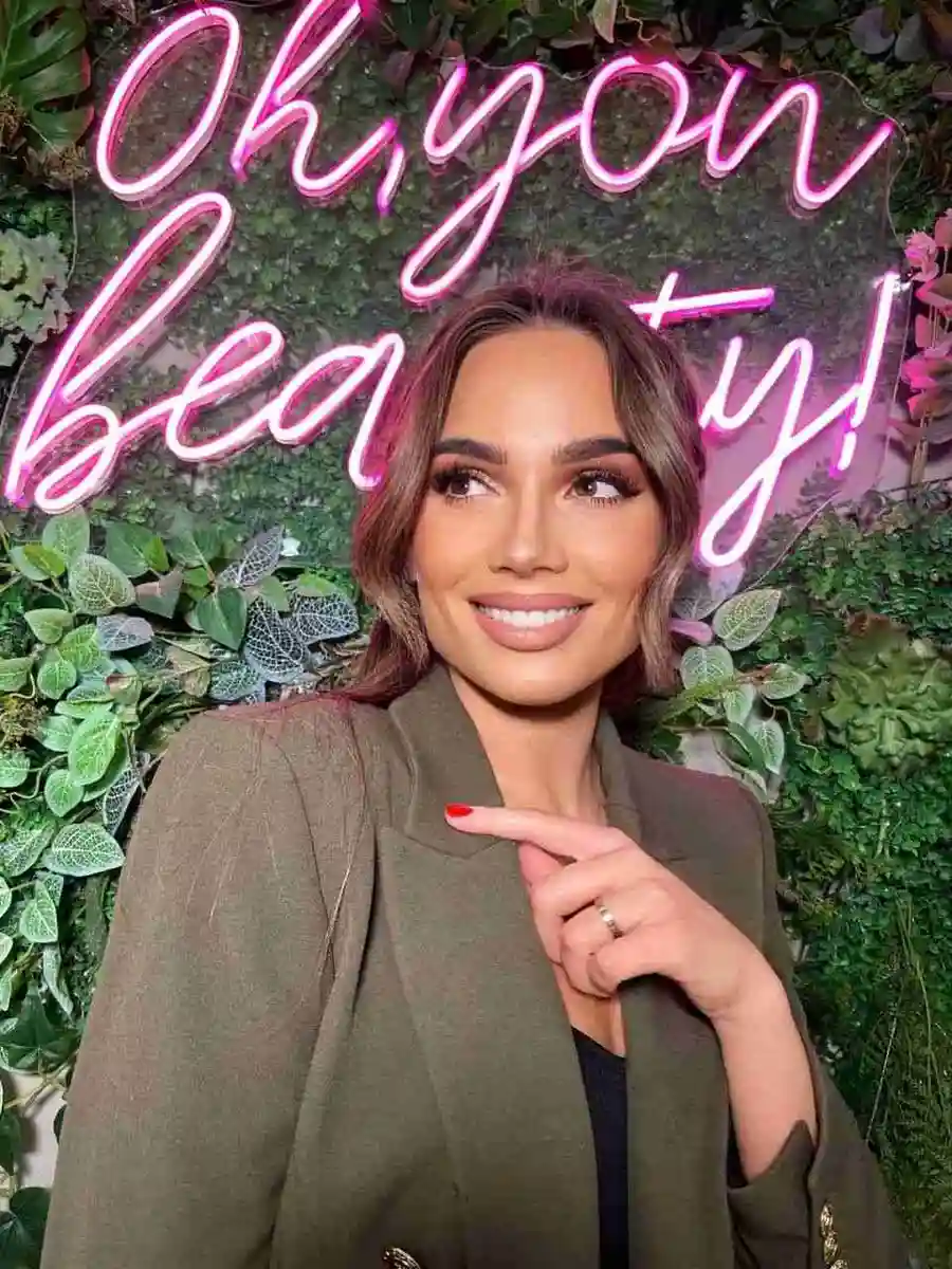 卢克里亚 迪拜的应召女郎