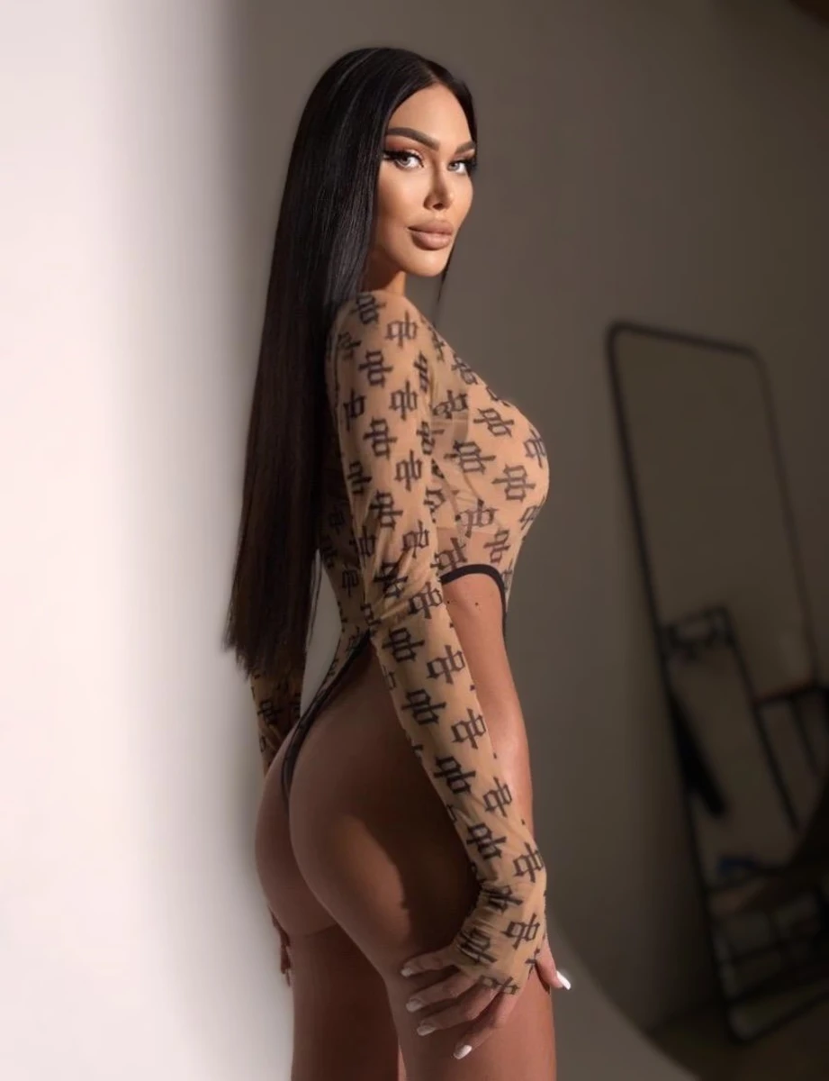 萨宾娜 迪拜的应召女郎