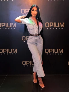 Samantha escort a Dubai