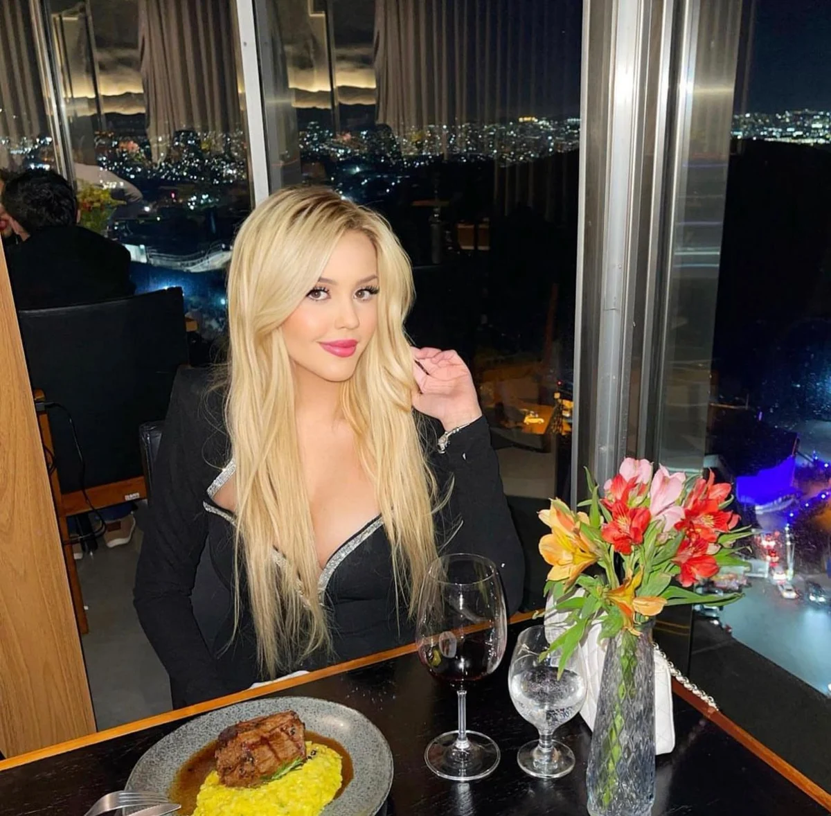 索菲亚 迪拜的应召女郎