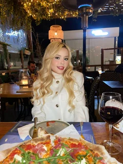 索菲亚 迪拜的应召女郎