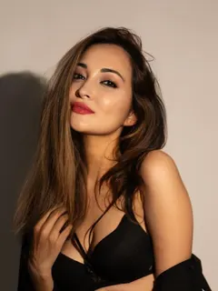 扎里娜 迪拜的应召女郎