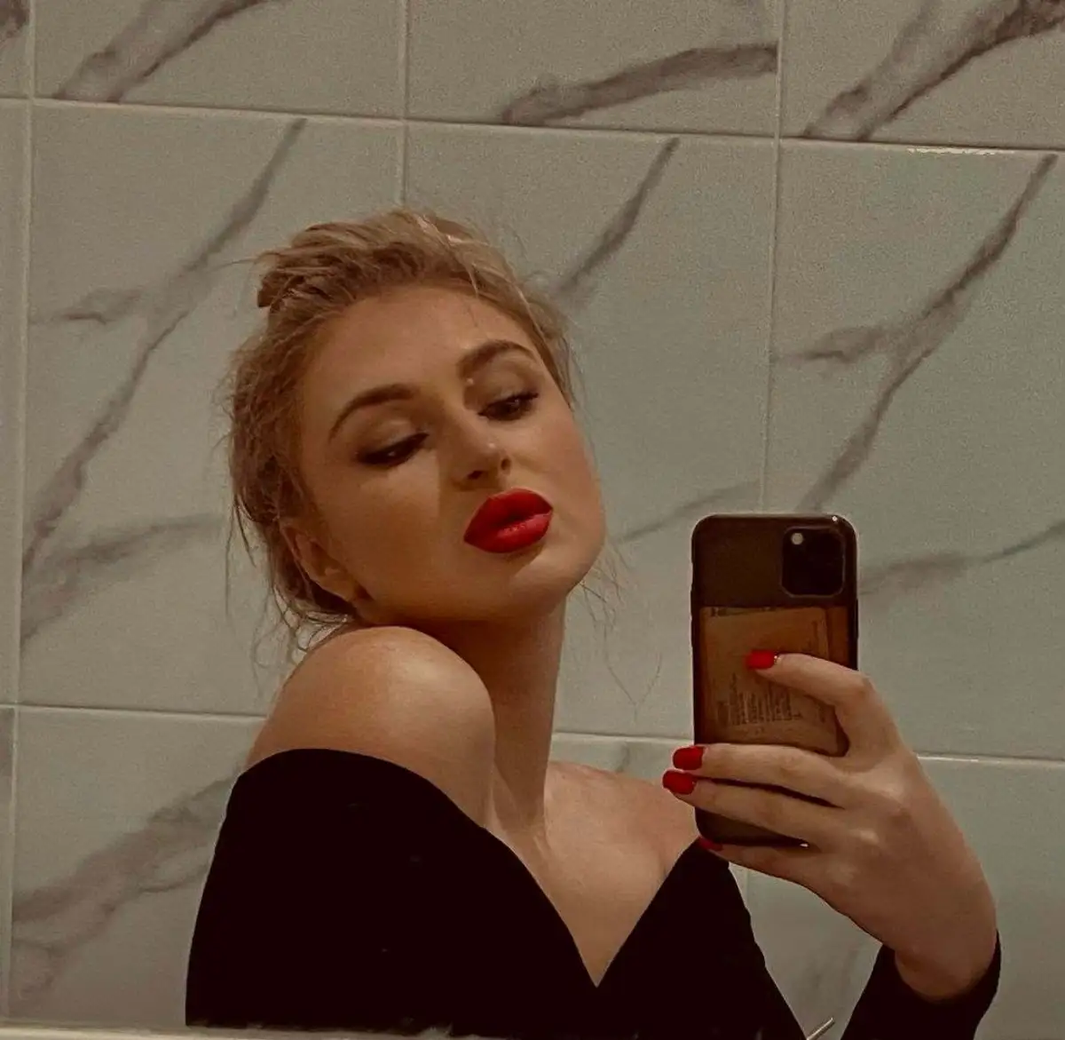 Zhenya escort in Dubai